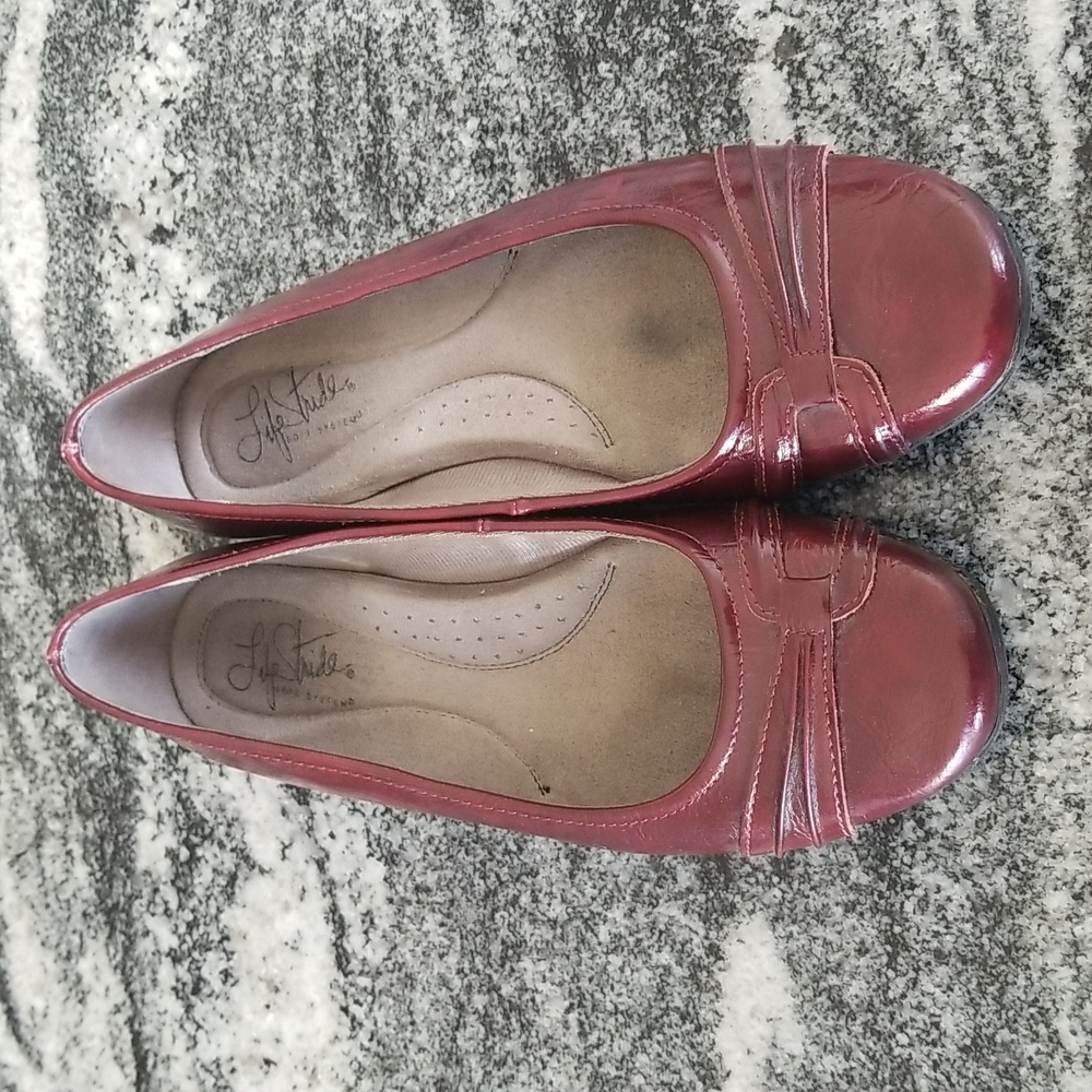 (7M) Life Stride Burgundy Flats Modern Contemporary Urban Minimalist Modest